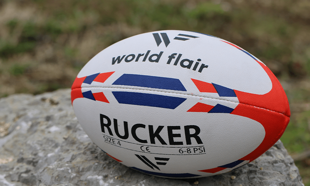 Explorez l'excellence du rugby avec notre ballon d'entraînement Rucker. La qualité qui fait la différence sur le terrain."
