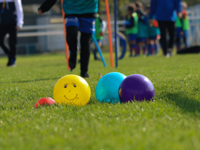 La joie du rugby dès le plus jeune âge. Épanouissement assuré avec notre équipement adapté aux enfants.